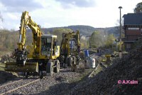 Bagger mit Schotter - 11,1/77,5 KB