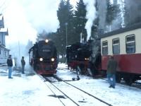 Lok 99 7232 vom Zug N 8965 rangiert zum Wasserkran im Bahnhof Hasselfelde.