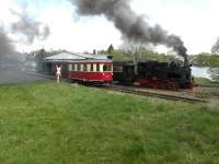 Schein-Parallelausfahrt aus dem Bahnhof Stiege mit Triebwagen 187 001 (ex. GHE T1) und Lok 99 6101 (2)