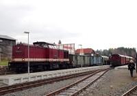 Hilfszug mit Lok 199 861 und Sonderzug nach Gernrode im Bahnhof Benneckenstein