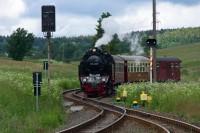 Sonder­zug des FKS nach Nord­hausen bei der Fahrt durch die Wende­schleife in Stiege