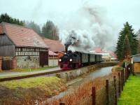 Das klassische Motiv der Ortsdurchfahrt Lindenberg: Die Fahrt entlang der Selke.